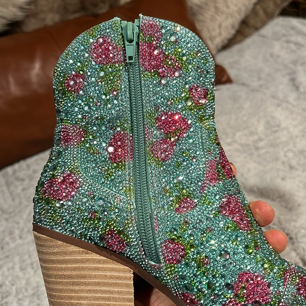 Blue by Betsey Johnson Rhinestone Diva Booties NWOT size 5 - Picture 7 of 7